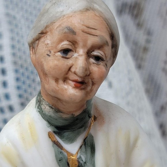 Old Woman Peeling Apples Figurine Vintage Hand Pai - Picture 2 of 9